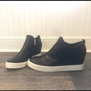 Black wedge sneaker